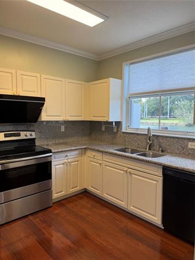 Foto del edificio - 118 Riverwalk Cir