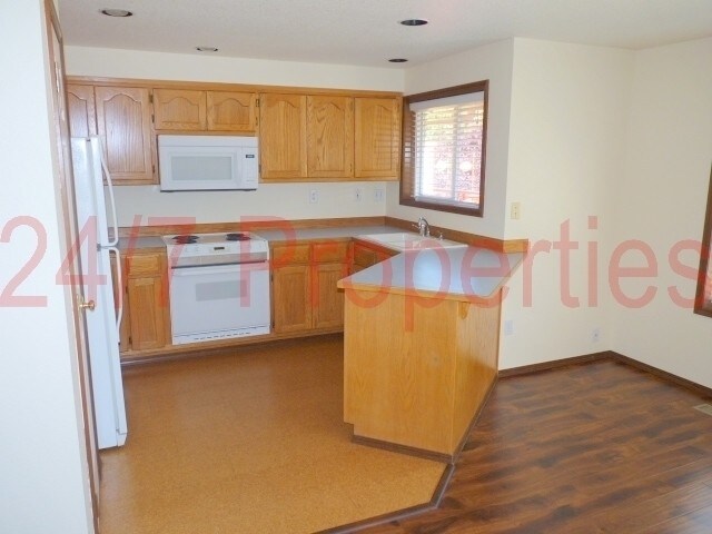 Building Photo - Beautiful West Linn Daylight Ranch