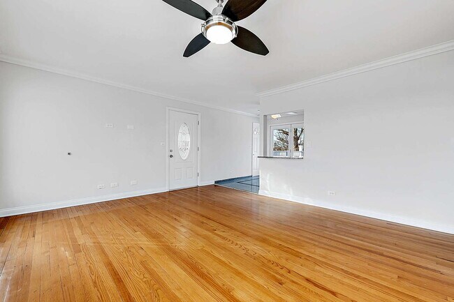 Foto del edificio - 4386 Woodland Ave