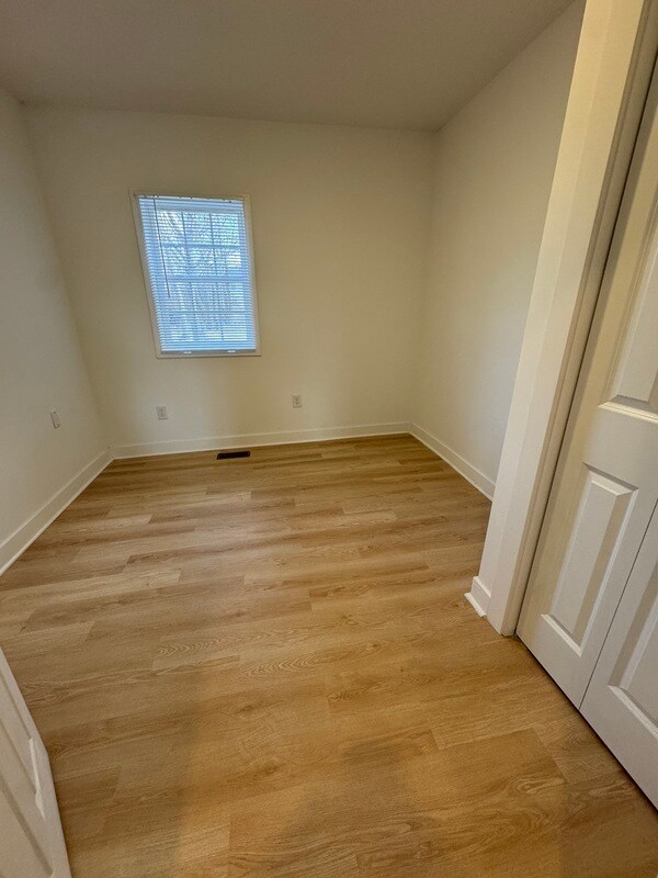 Building Photo - 409 N 3 1/2 Ave