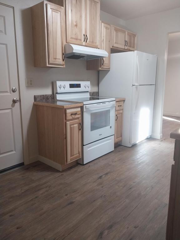 Foto del edificio - 1326 Dowell Rd