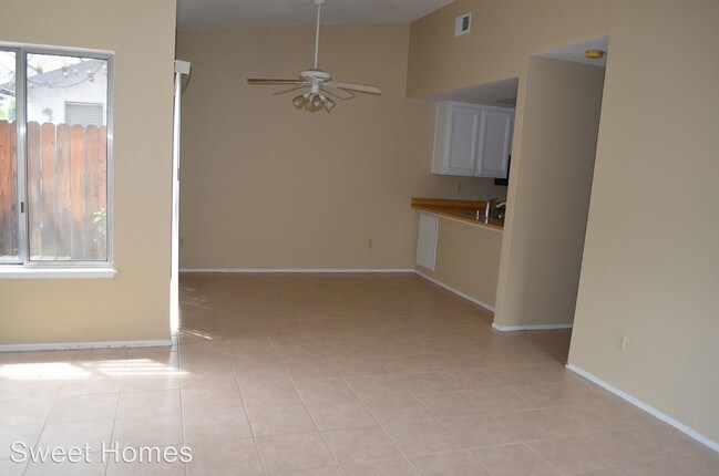 Building Photo - 3140 Iberian Dr