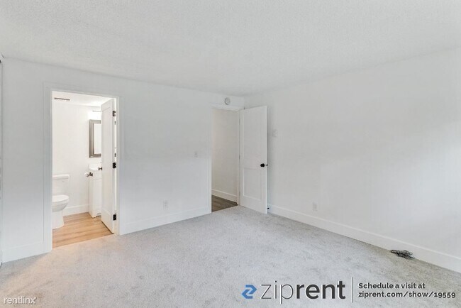 Building Photo - 2 br, 2 bath Condo - 14527 Northeast 40th ...