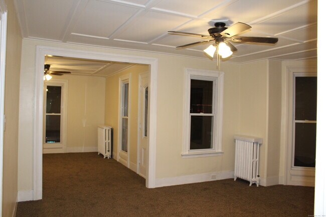 Building Photo - 27 Albert St