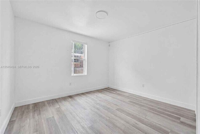 Foto del edificio - 1168 NW 30th St