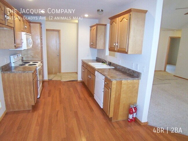 Foto del edificio - Beautiful 4 Bedroom 2 Bath in Newer Subdiv...