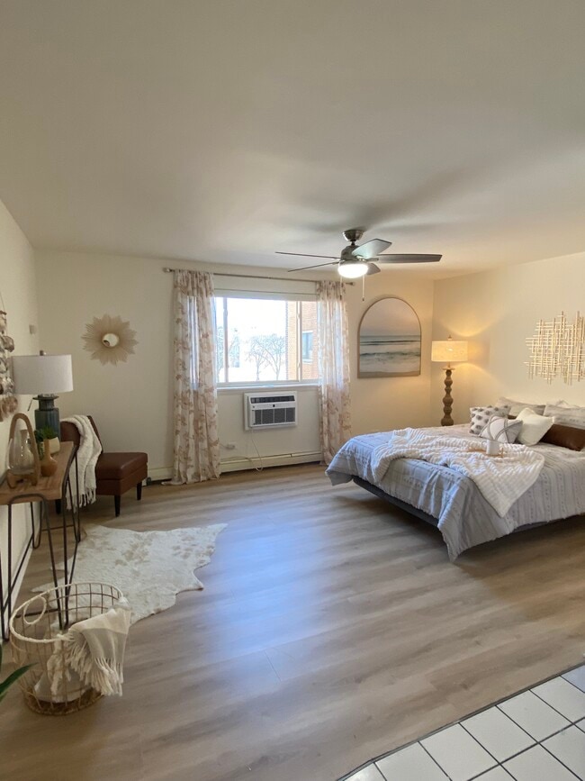 Studio - Madison West Apartments