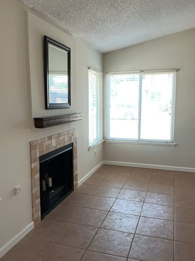 Building Photo - Charming 3 Bed/2 Bath Corner Home With NEW...