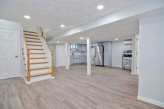 Building Photo - 29 Laurel Rd