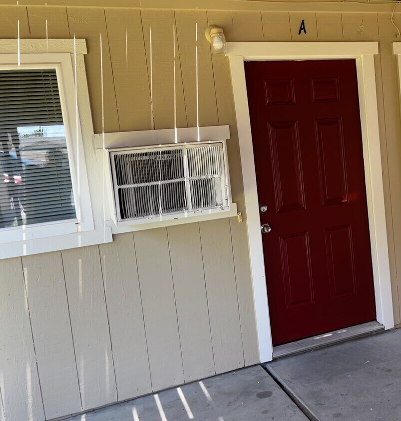 entry door - 4125 Anna Ave