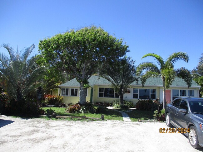 Building Photo - 4803 S Indian River Dr