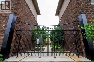 Building Photo - 540 King St E