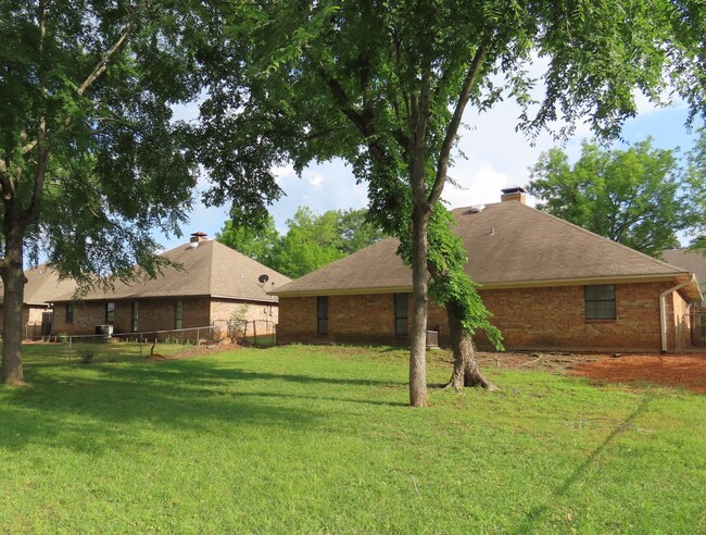 Building Photo - Whitehouse ISD-Beautiful 3 Bedroom, 2 Bath Home w/Garage!