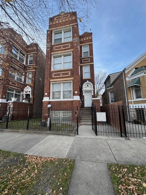 Foto principal - 1856 S Avers Ave