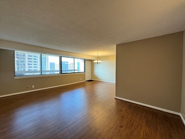 Foto del edificio - Bright And Spacious 2 Bed 1.5 Bath Condo W...