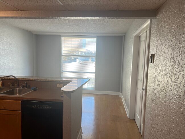 Foto del edificio - 151 E Washington St