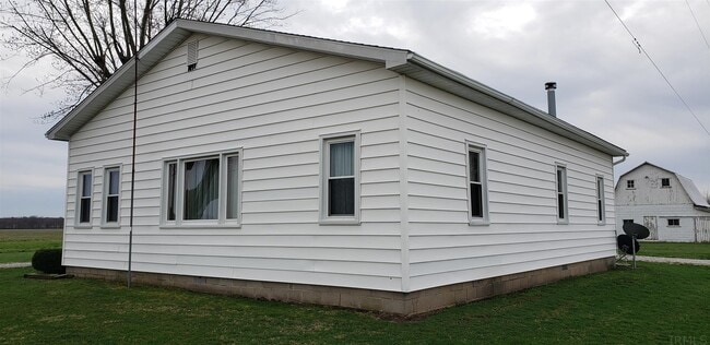 Building Photo - 508 E County Rd 400 S