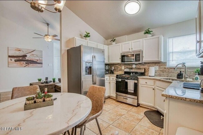 Foto del edificio - 12103 St Crispin Ave