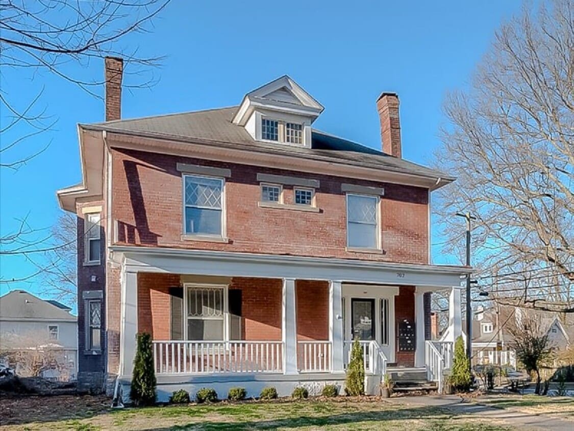 Primary Photo - 702 E High St