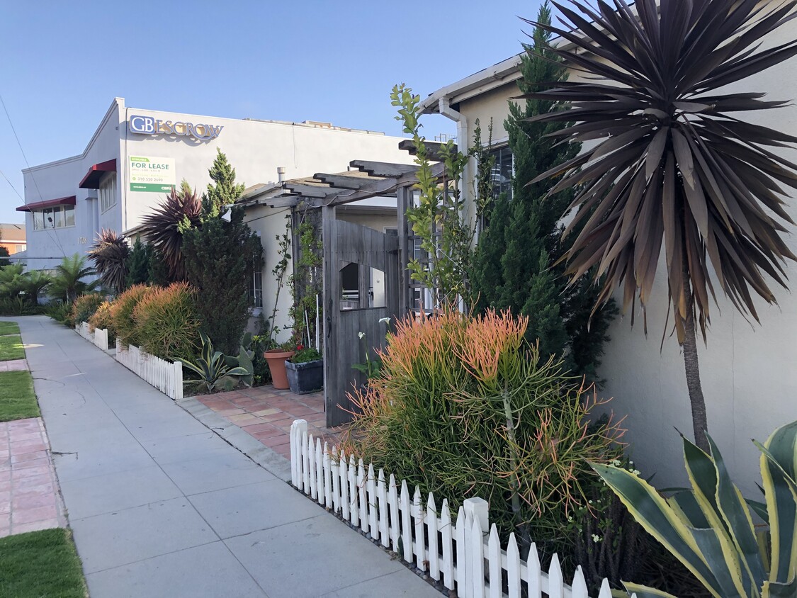 Front of Building - 1726 Abbot Kinney Blvd