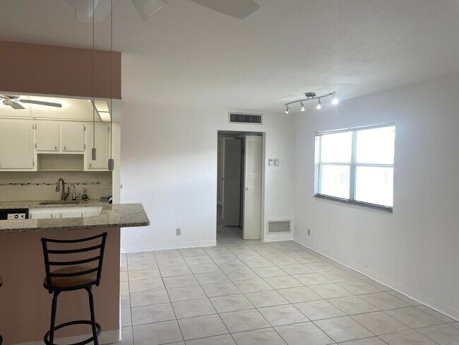 Foto del edificio - 659 Brittany Ct