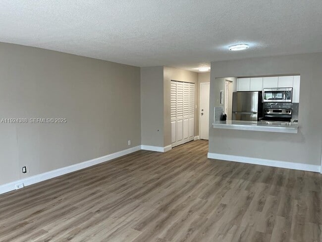 Foto del edificio - 4848 NW 24th Ct