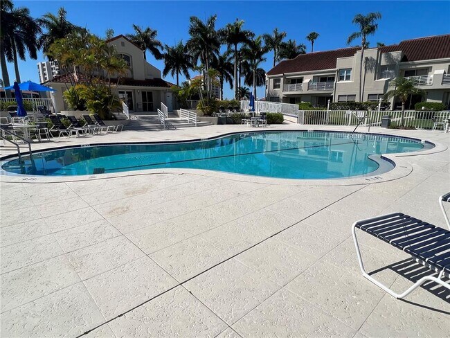 Building Photo - 6100 Bahia Del Mar Cir