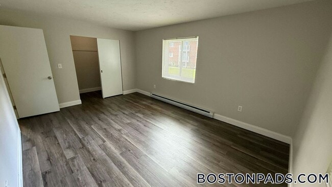 Foto del edificio - 310 Thompson Rd