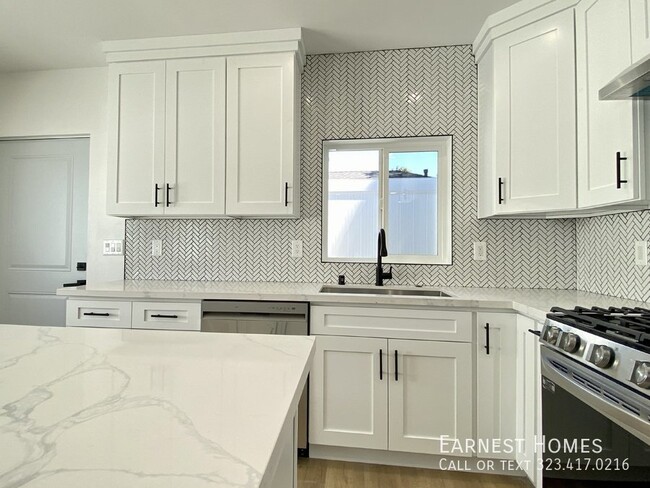 Foto del edificio - New Construction | 2+2 Private and Modern ...