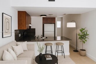 Building Photo - 1020 SW 4th St