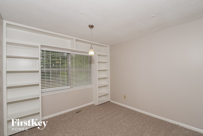 Building Photo - 2532 Janice Cir NE