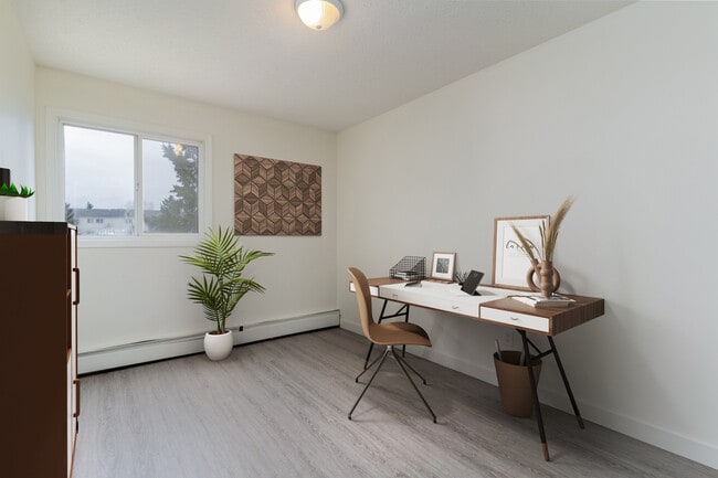 Building Photo - Greentree Village