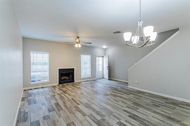Foto del edificio - 17559 Red Oak Dr