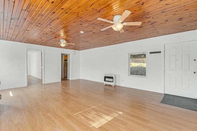 Foto del edificio - Lakeside Charm: Cozy 2-Bedroom Duplex in Rogers!