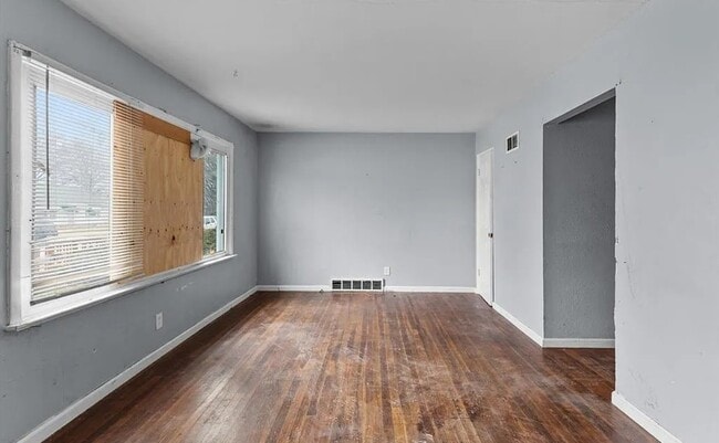 Building Photo - 5944 Laura Ave