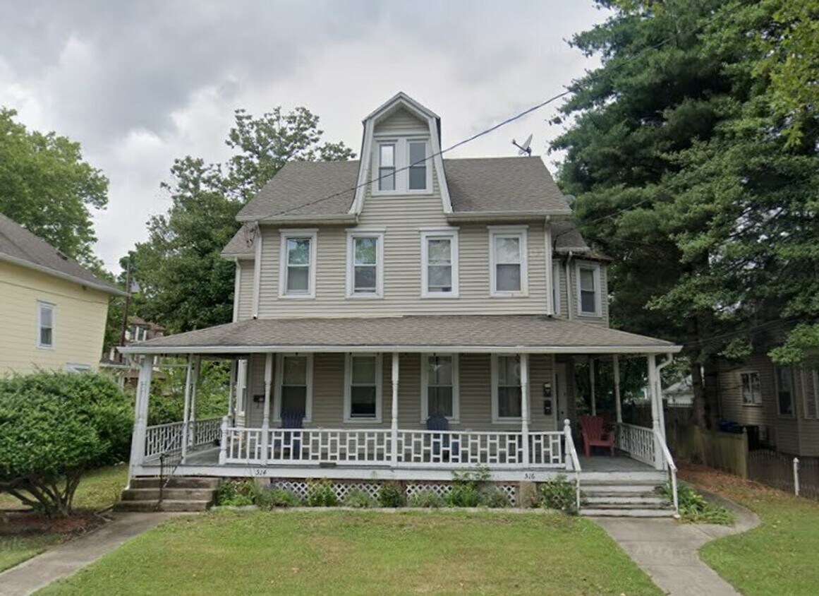 Primary Photo - 516 Burlington Ave