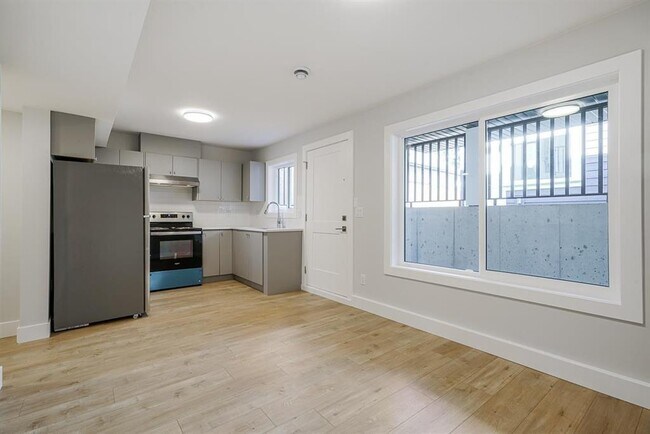 Photo du bâtiment - 16583-1625A 25a Ave