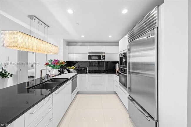 Foto del edificio - Studio, 2 bath Condo - 17121 Collins Ave A...