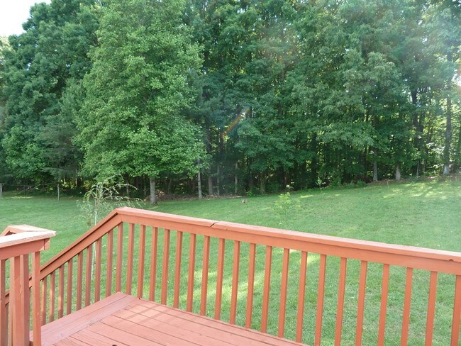 Building Photo - 2420 Chimney Ridge Rd
