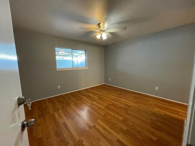 Foto del edificio - 8926 Kempwood Dr