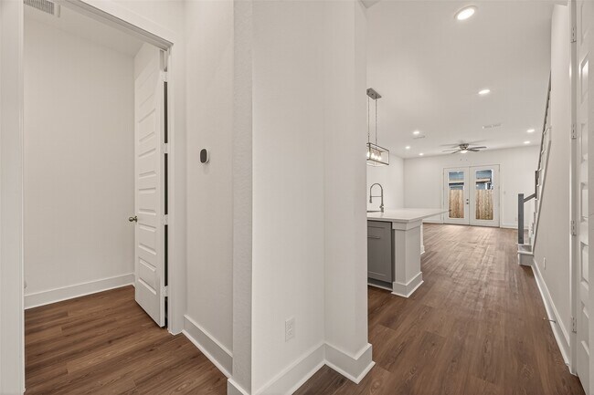 Foto del edificio - 1502 Hussion St