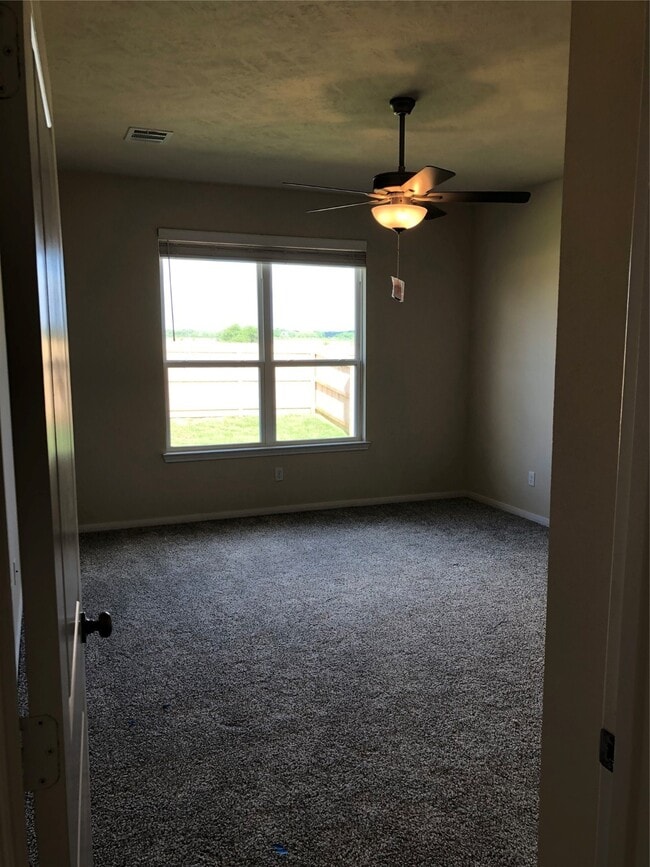 Building Photo - 1006 Old Vine Rd