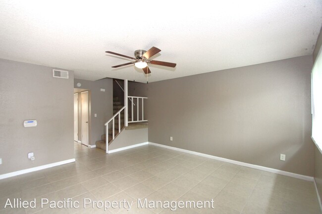 Foto del edificio - 2 br, 1.5 bath House - 12420 Mount Vernon ...