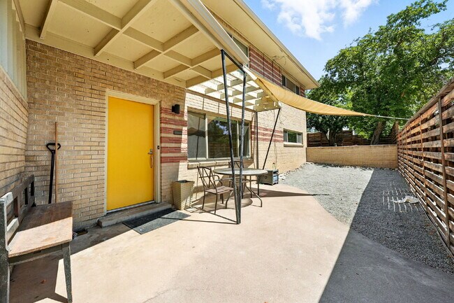 Foto del edificio - Great Property in the DU area!