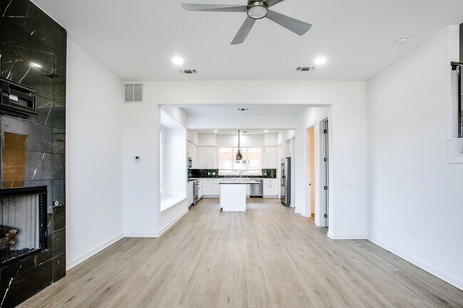 Foto del edificio - Beautiful Townhome in Vintage Township!