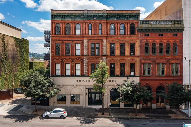 Building Photo - 2015 1st Ave N