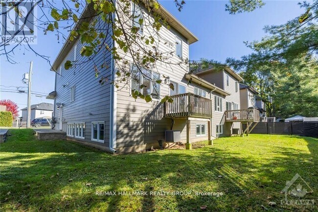 Photo du bâtiment - 1174 S Russell Rd