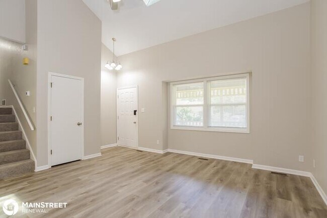 Building Photo - 2212 S 16th Terrace