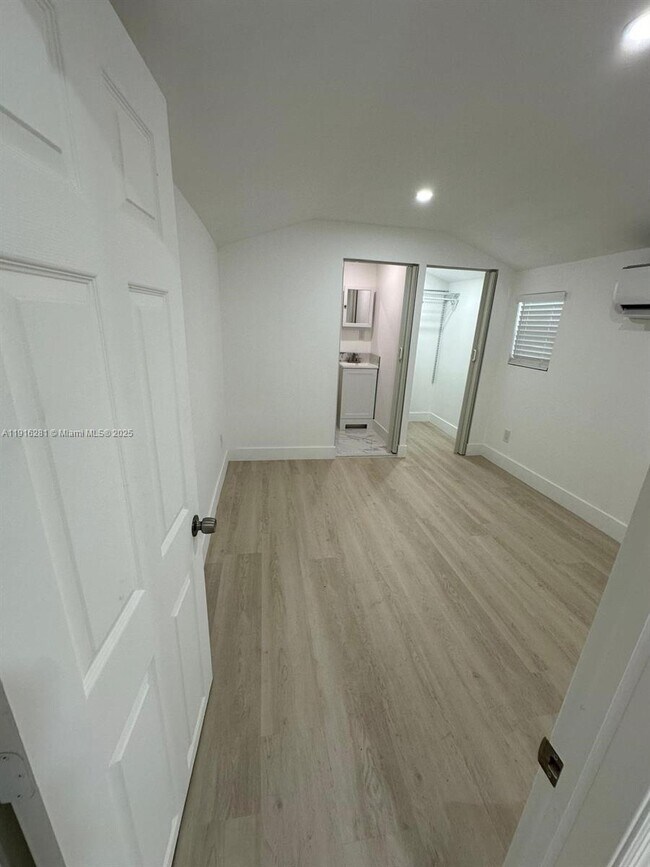 Foto del edificio - 141 NE 14th St