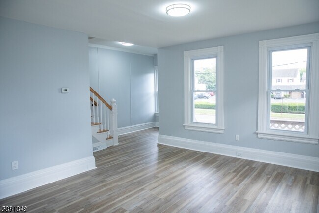 Foto del edificio - 8 Woodside Ave